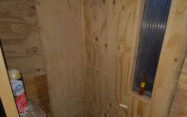 1 Bed Cabin - Sleeps 2 - Hottub - Parking - Garden