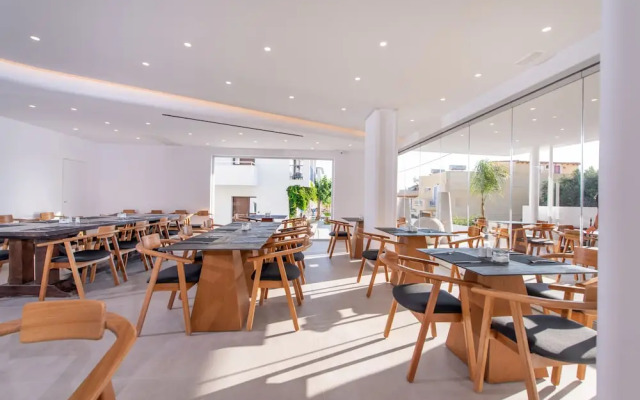 Mika Villas & Suites