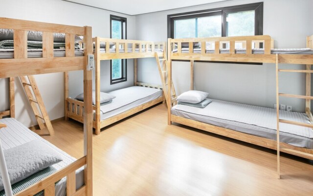 Leeon Guesthouse - Hostel