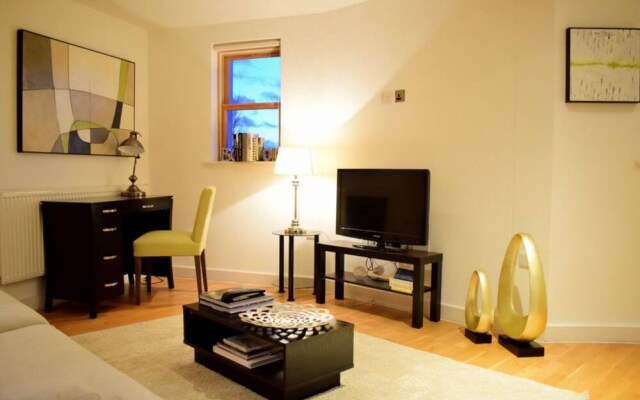 2 Bedroom Flat Sleeps 4 in Balham