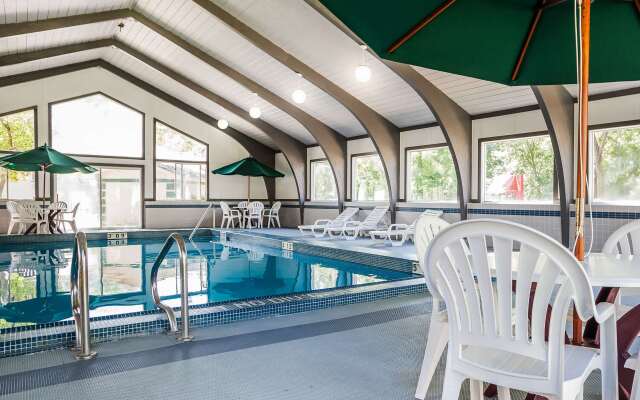 Quality Inn & Suites Des Moines - Merle Hay Road