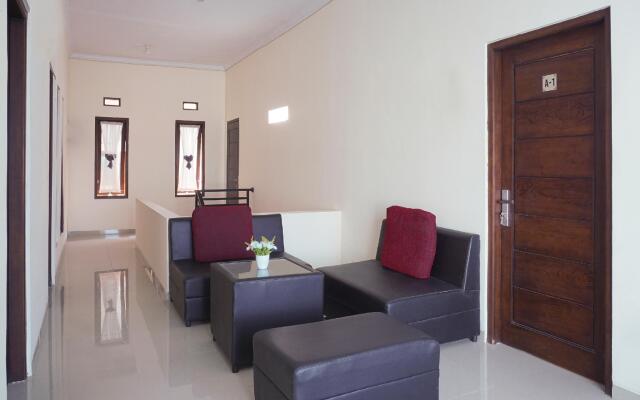 OYO 895 Mahameru Residence