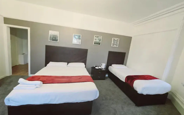 Kingswood Hotel