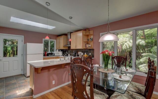 Liko Lehua 2 Bedroom Home by Redawning