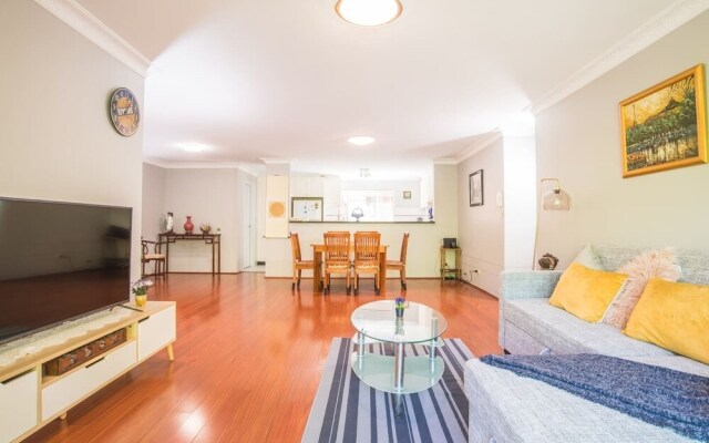 Rustic Hardwood 2 Bedroom Apartment in Randwick
