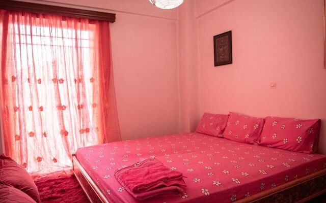 Bright Comfy Flat near Beach & City Center