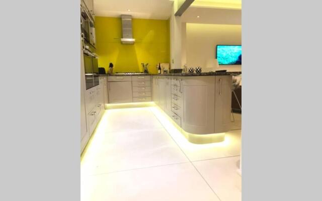 Stylish Large Cool 3 Bed 3 Bath Marylebone +Ac