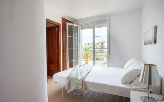 Modern apartment in Can Picafort nice view of the harbor, 50 m from the beach