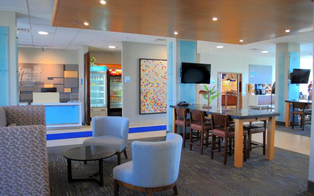 Holiday Inn Express & Suites Columbia City, an IHG Hotel