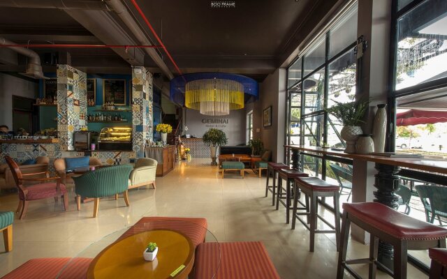 Geminai Hotel & Cafe