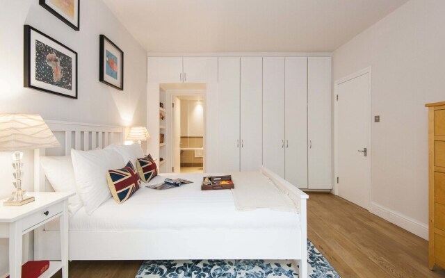 The Spacious Prince of Wales Apartment - CVO