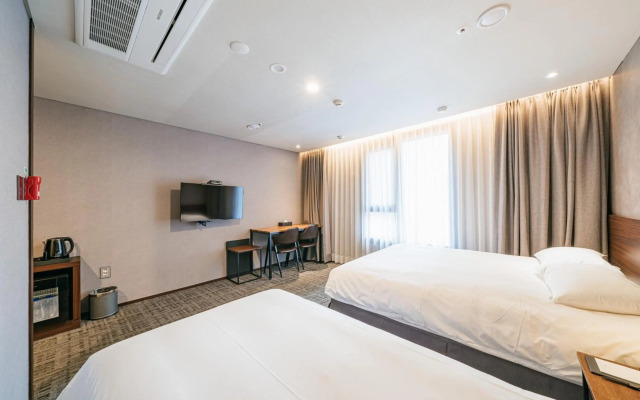 Hotel With Jeju