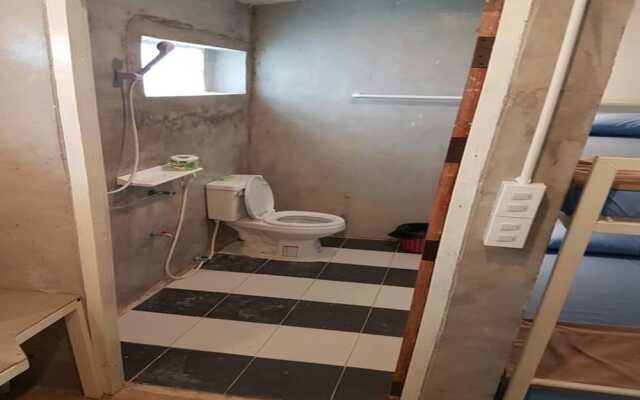 Shut Eye Party Hostel - Adults Only