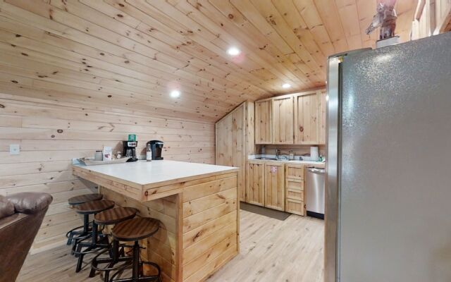 Double L Ranch 1 Bedroom Farmhouse by RedAwning