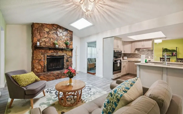 TRANQUILITY. Gated Estate Home. Privacy.