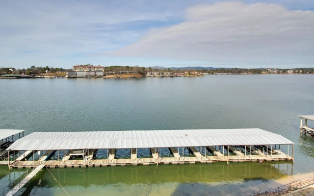Million-dollar Views: Condo on Lake Hamilton!