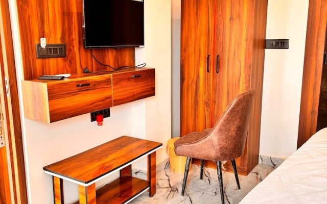 Hotel R R Tripathi