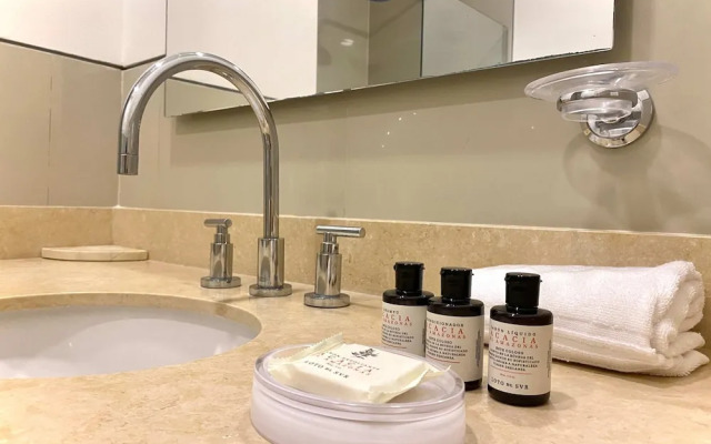 w Impeccable 2BR w Charming Balcony in CTG