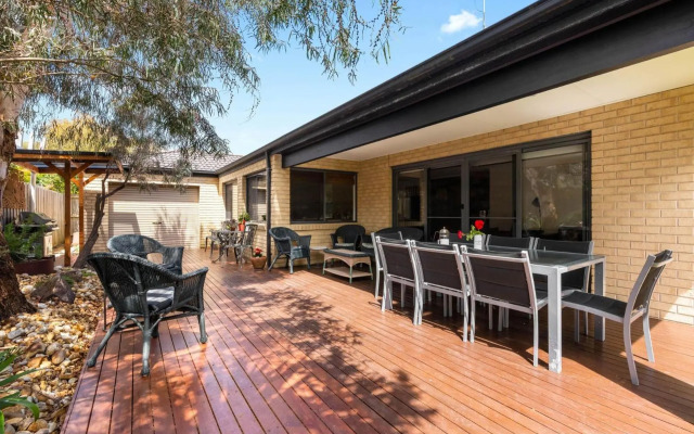 Surfside Getaway In Picturesque Inverloch