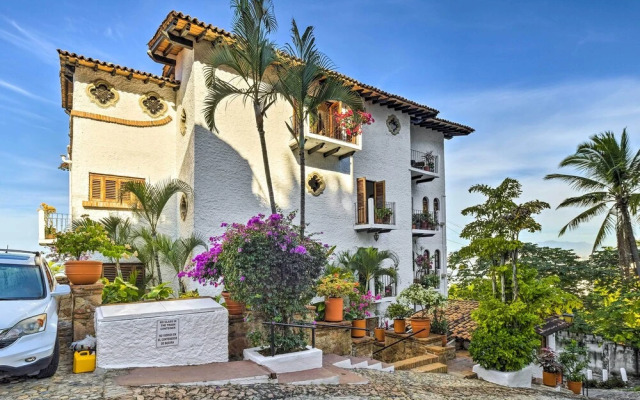 Mid-century Modern Condo w/ Patio & Ocean Views!