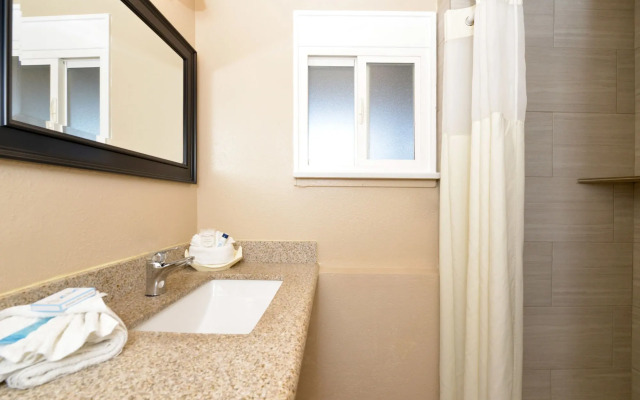 Pacific Shores Inn