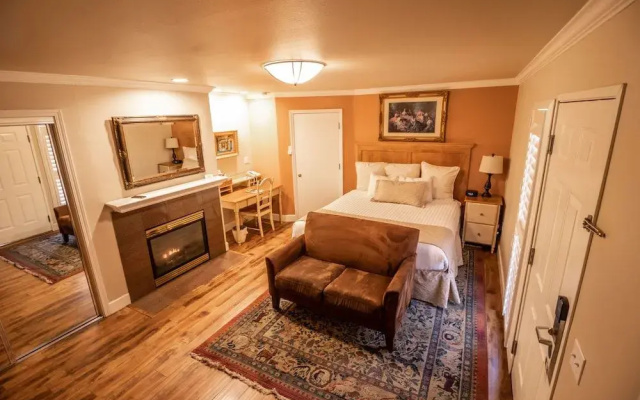 Grass Valley Courtyard Suites