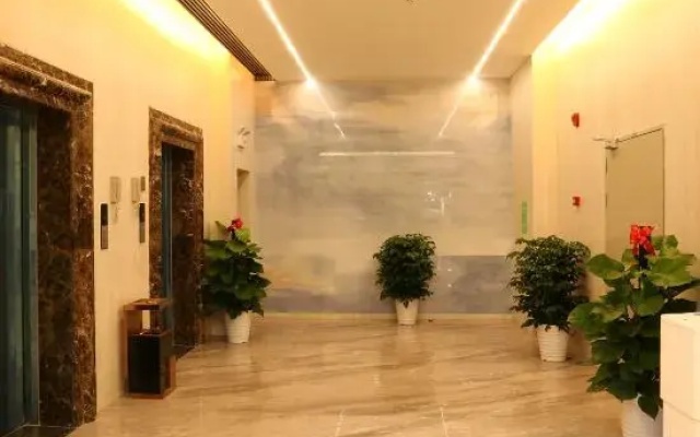 Jinfengyuan Hotel (Shenzhen Dayun Center Ailian Metro Station Branch)
