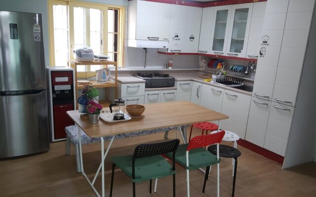 Kim's Family Guest House - Hostel