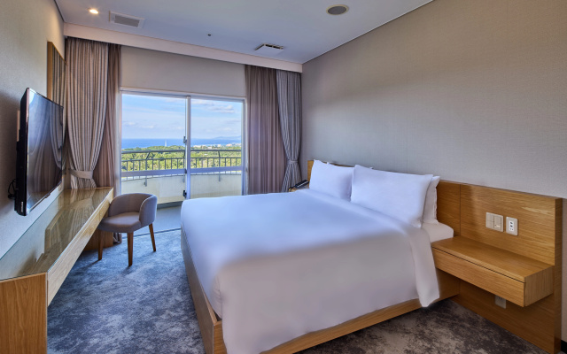 ANA Crowne Plaza Resort Okinawa Uruma Hills by IHG