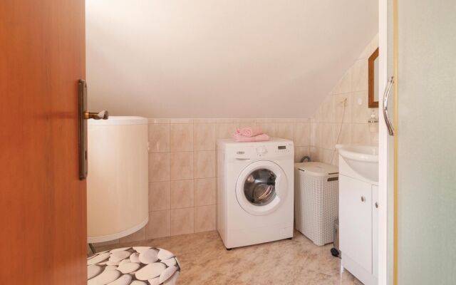 Nice Apartment in Bol With 2 Bedrooms and Wifi