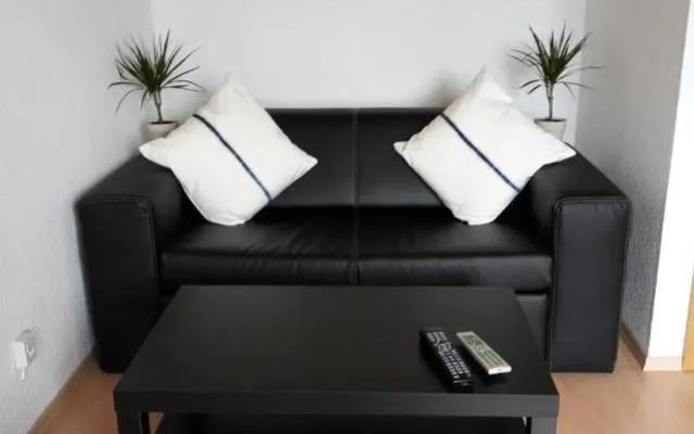 Tla Apartment with Garden