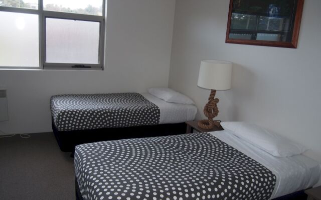 Sow and Piglets Guesthouse - Hostel