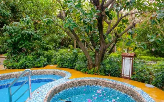 Xinyinzhan Hot Spring Holiday Resort