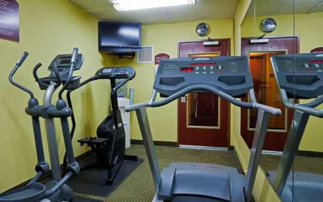 Holiday Inn Express & Suites Coon Rapids - Blaine Area