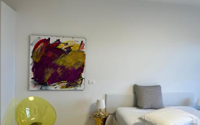 Artelago-Rose studio lake view