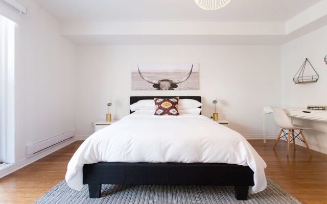 Fresh & Styled 2 Bedroom Apt in Mile End
