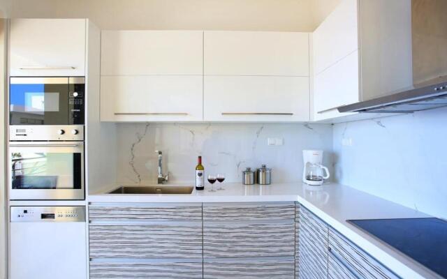 Seafront, 5star Home - 4min Walk To Private Beach