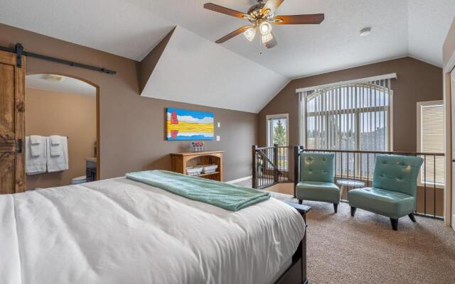 Prairie Oasis I Sleeps 16 l BBQ & Patio l Smart TV