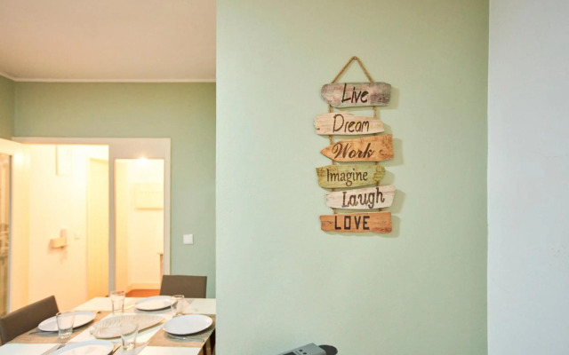 Riverside (with 3 Bedrooms) by JC