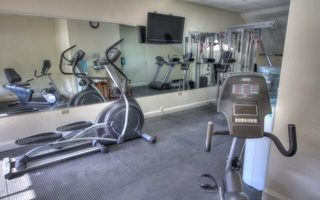 Crossroads Inn & Suites