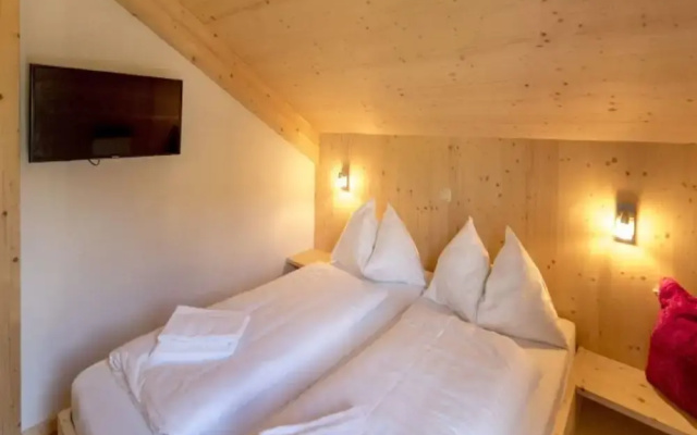 Attractive Chalet With Whirlpool