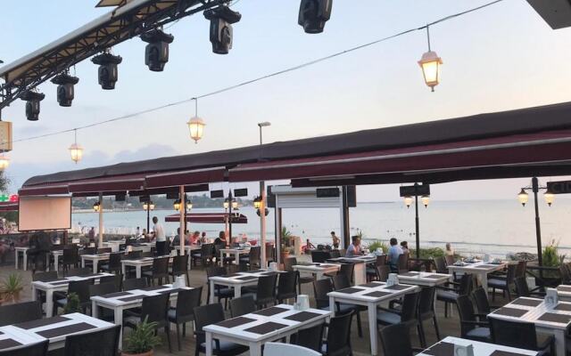 Kalia Beach Hotel Side
