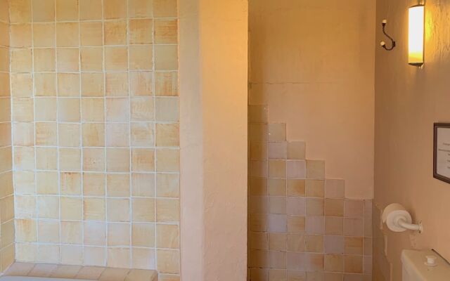 Beautiful Rustic Farmhouse Apartment With Pool