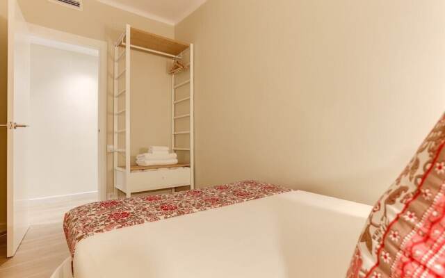 Stylish 4 bed Apt in the Center