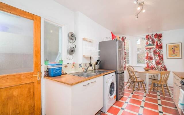 Homely and Spacious 4 Bed, up to 7 Guests, Dalston