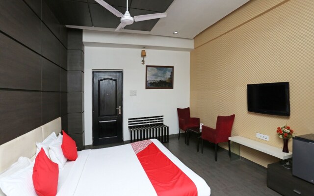 OYO 11939 Hotel Queens Club of India