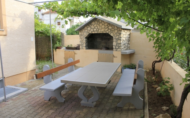 Apartment Ivan - 300 m from sea: A6 Nin, Zadar riviera