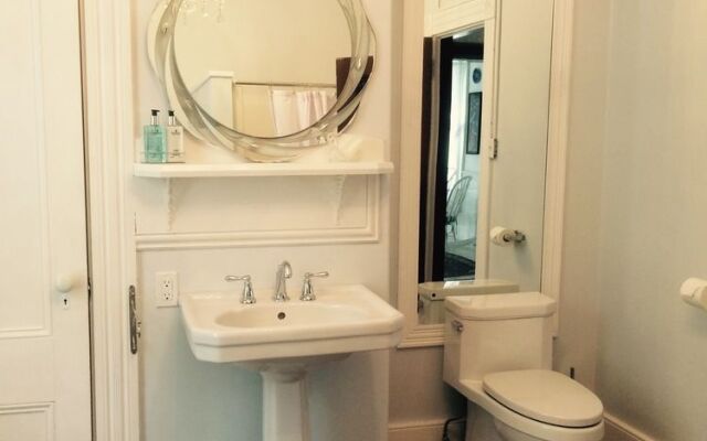 Auberge Nathalie Ora Guesthouse