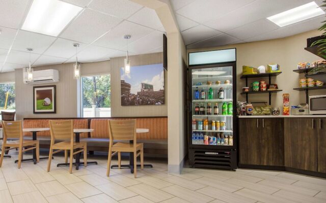 Country Hearth Inn & Suites - Columbia
