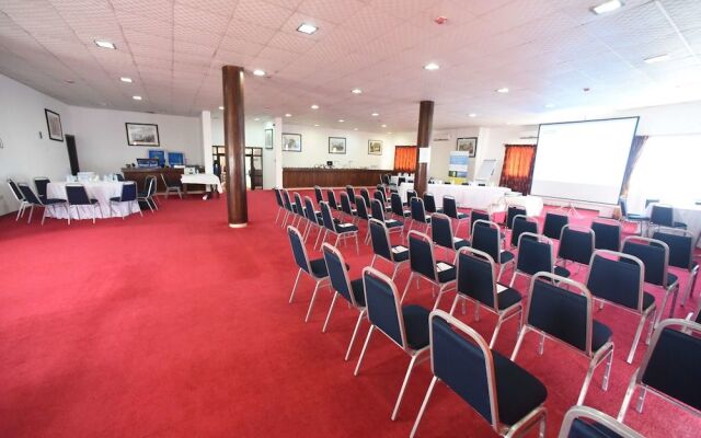 Golden Tulip Essential Kimbima Freetown